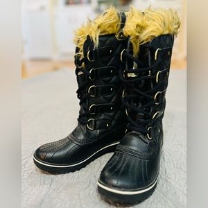 NWOT Sorel Tofino II Boots Black Brown Fur Waterproof Insulated Women’s Size 6